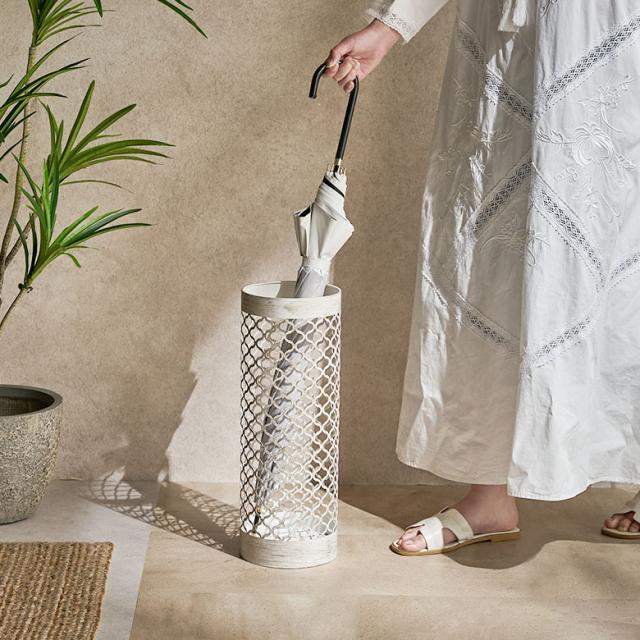 狭い玄関にも置きやすい、コンパクトな形