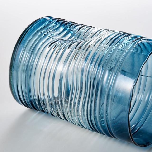 海のような深いブルーのグラデーション