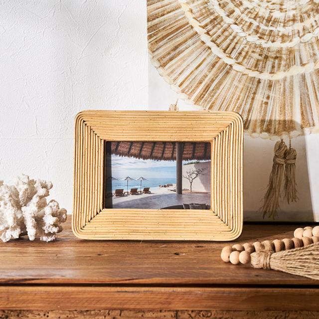 一般的なサイズのポストカードが入るサイズ