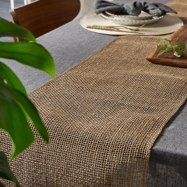 爽やかなムードでおしゃれなダイニングテーブルライナー