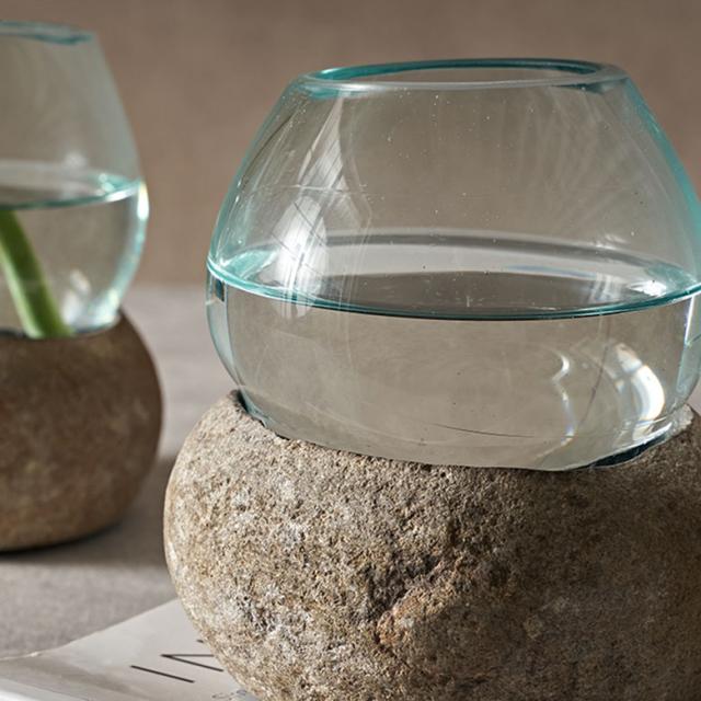 ストーンとガラスの花瓶