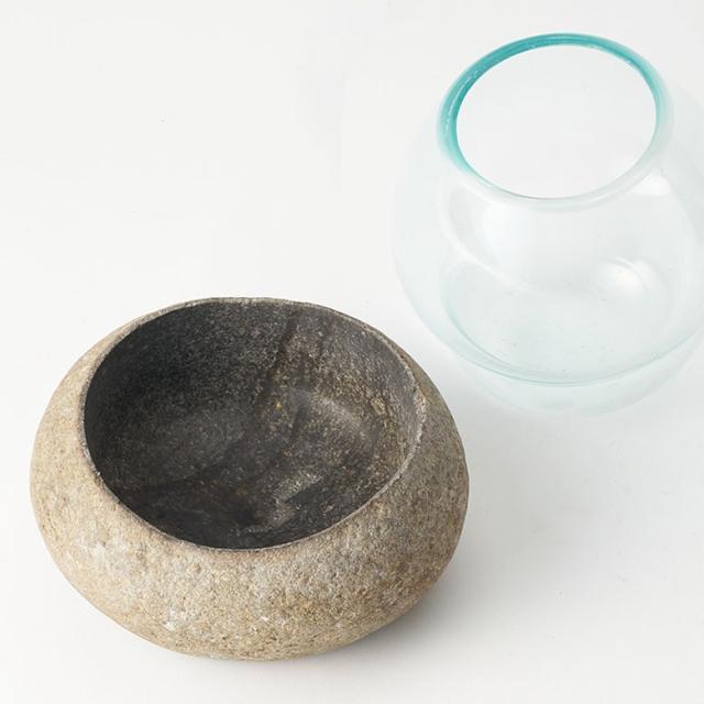 異素材を合わせたユニークな花瓶