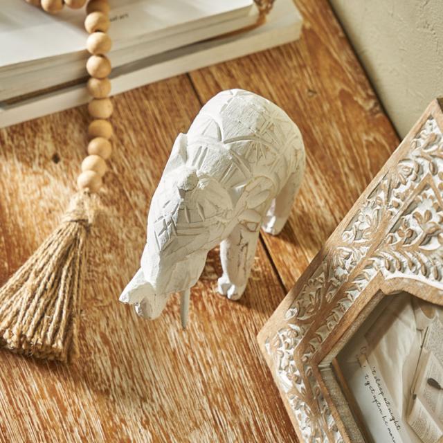 幸福のシンボルの象の置物