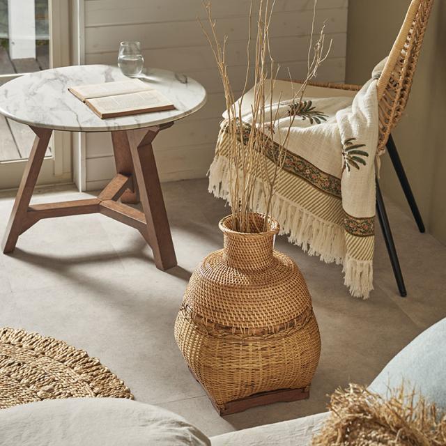 天然素材を編み上げたカゴ