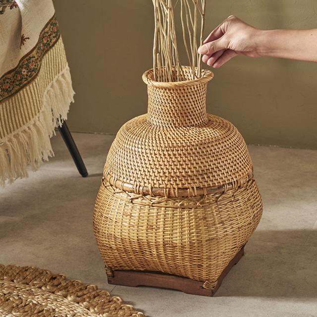 アジアインテリアを演出する収納バスケット