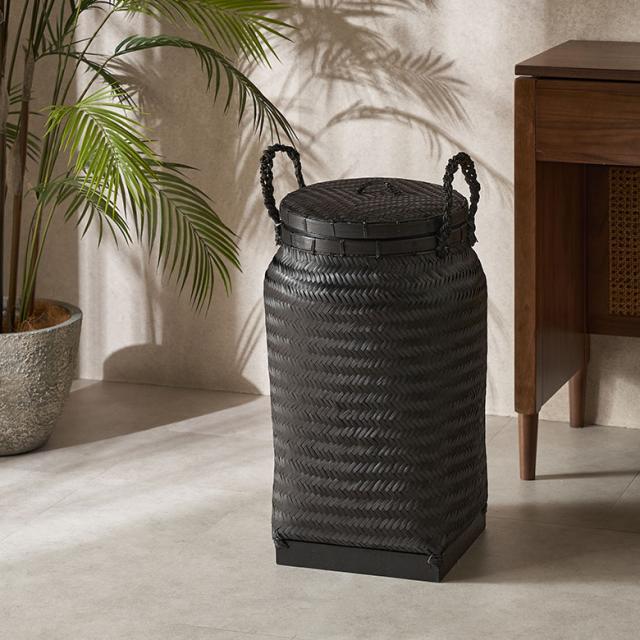ブラックカラーのバンブーバスケット