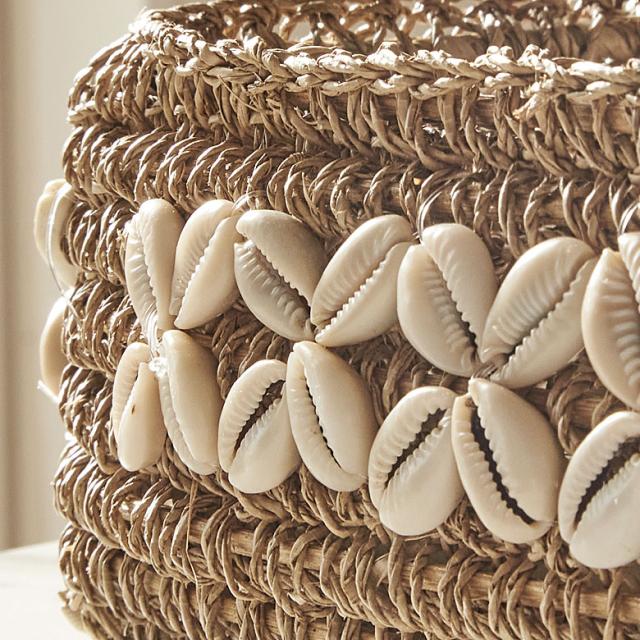 職人がひとつひとつ丁寧に編み上げたトレイ