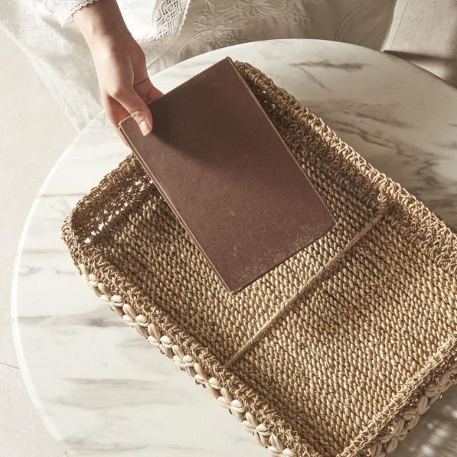 フレームにはアイアンを使用し型崩れしにくく丈夫