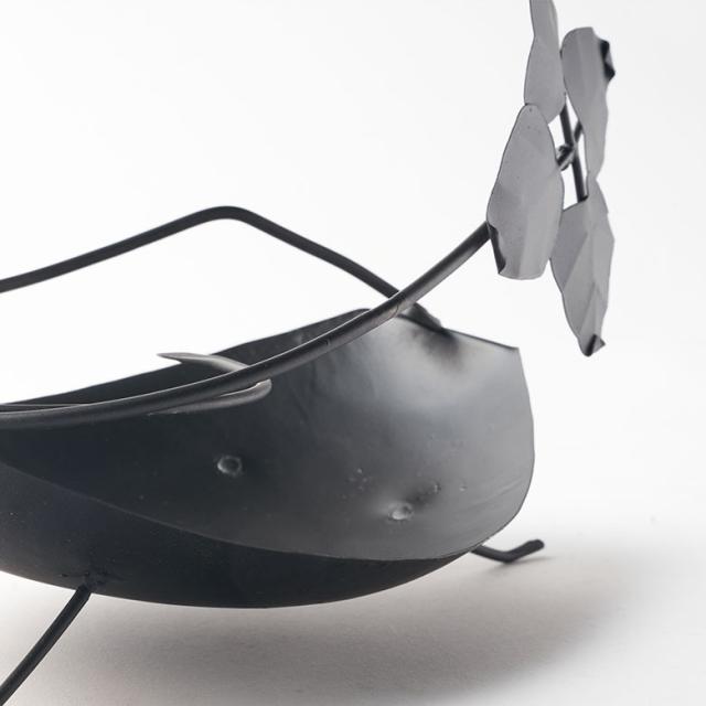 ブラックアイアンが美しい蚊やり器