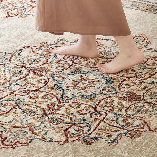 かすれたようなアンティーク調の表現や、繊細な柄と豊かな色の描写