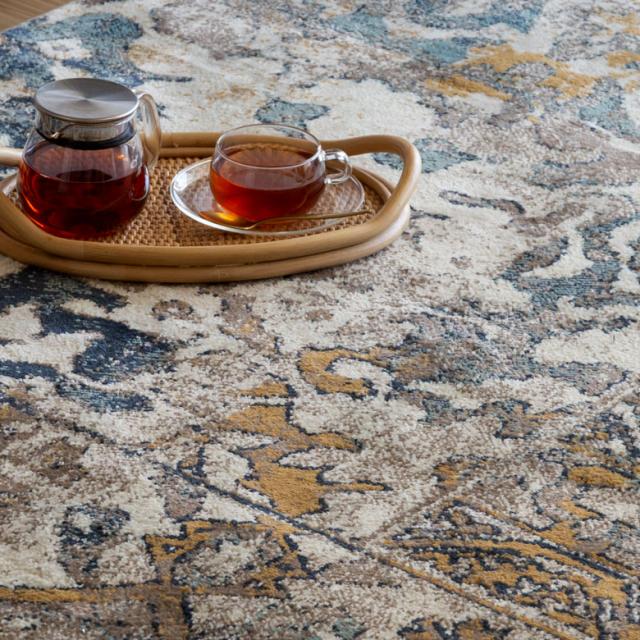 馴染みが良くインテリアにも合わせやすいオリエンタルラグ