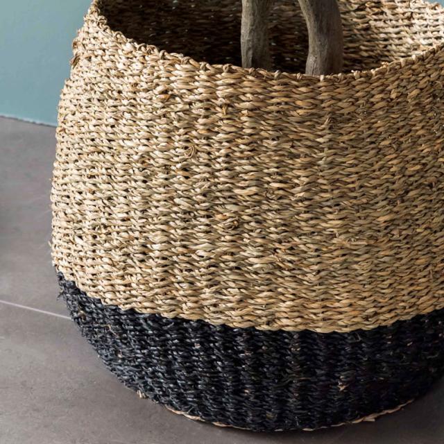 コロンと丸いフォルムは何とも愛らしい