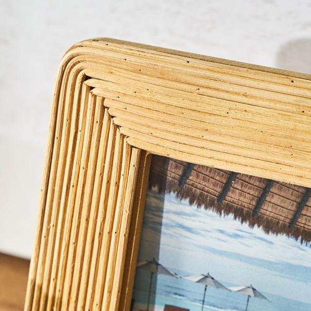 ナチュラルな質感そのままのラタンでできています