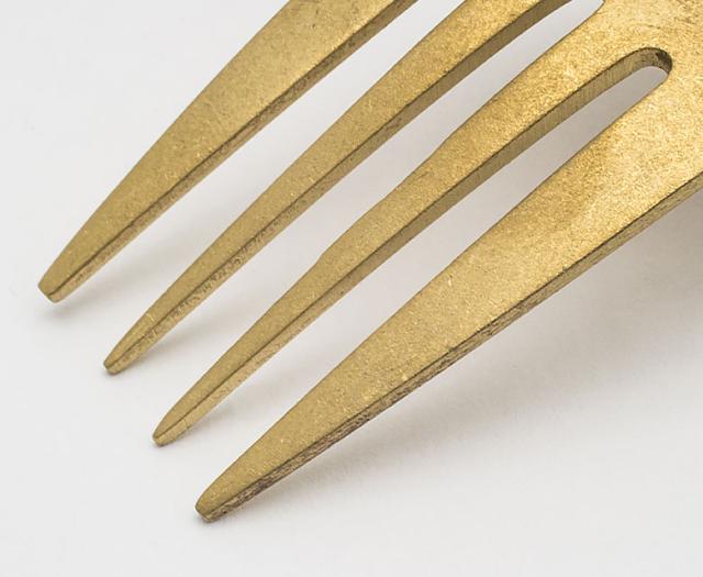 マットな質感のカトラリー