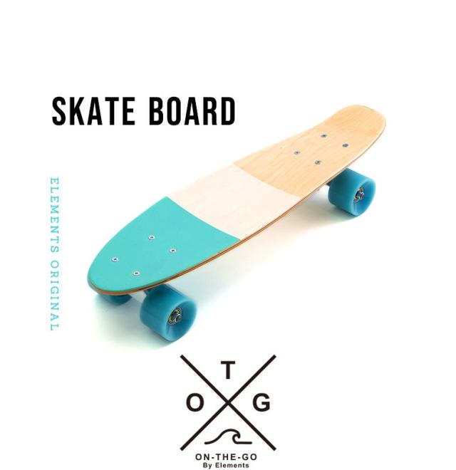 後方だけが反り上がった、オールドスクールな形も魅力