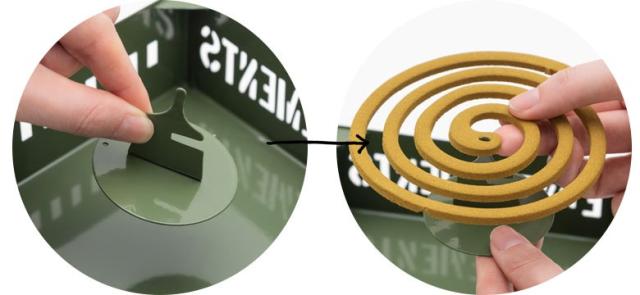 中央の突起に、蚊取り線香の穴を差し込むだけ