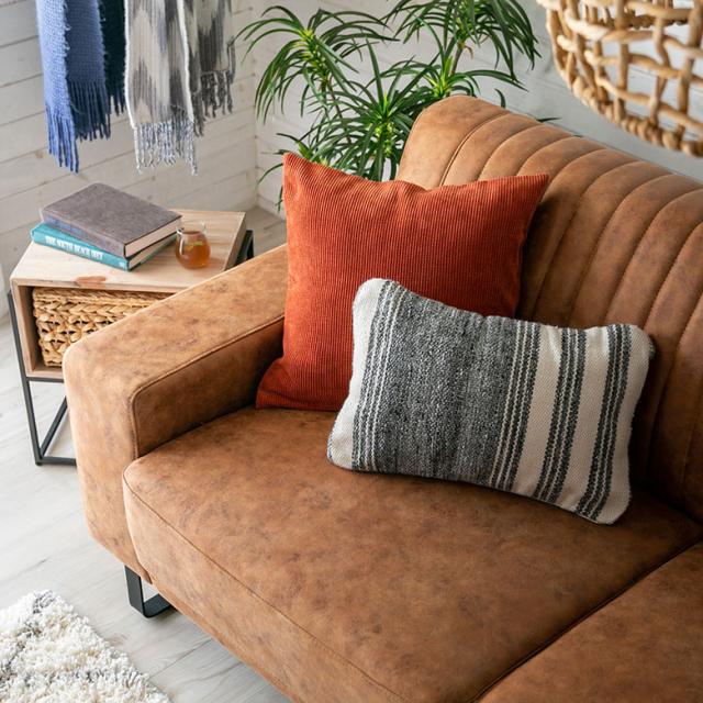 幅広いテイストのお部屋になじみます