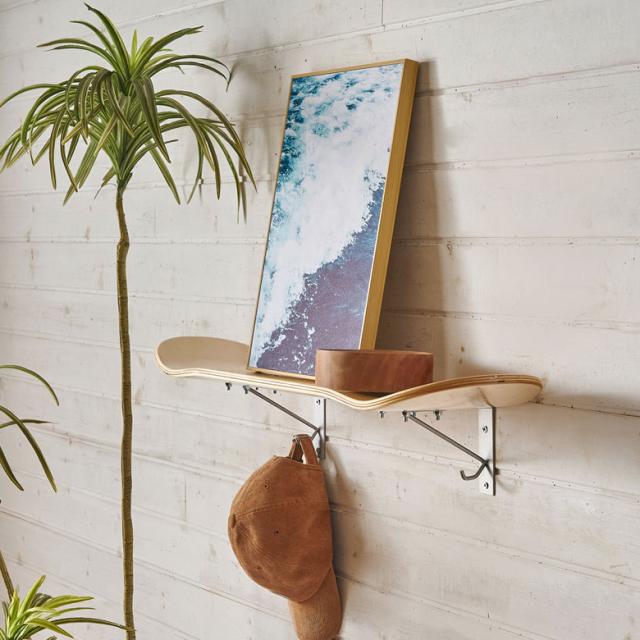 硬くて衝撃に強く、滑らかな触り心地