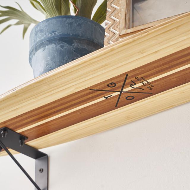 スケボーらしく、裏面もこだわりのデザイン