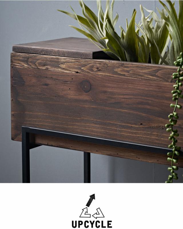 サスティナブル。サステナブル。アップサイクルのパイン材を使ったプランターカバー