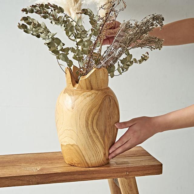 同じチーク製のアイテムとディスプレイするのもおすすめ