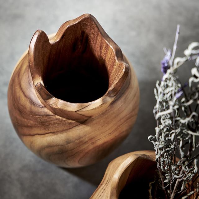 ハンドメイドならではのラフさを残した仕上げ