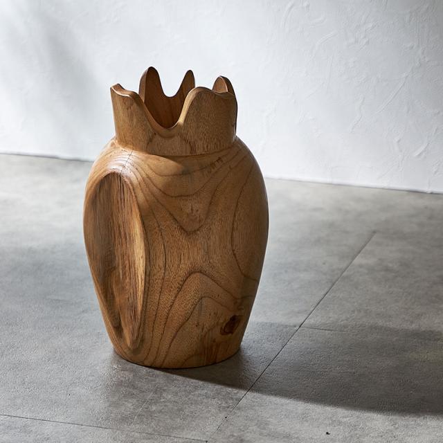 形も木目も色味も、ひとつひとつが全て異なる、まさに“一点もの”