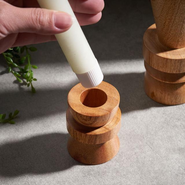 美しいフォルムのキャンドルスタンド