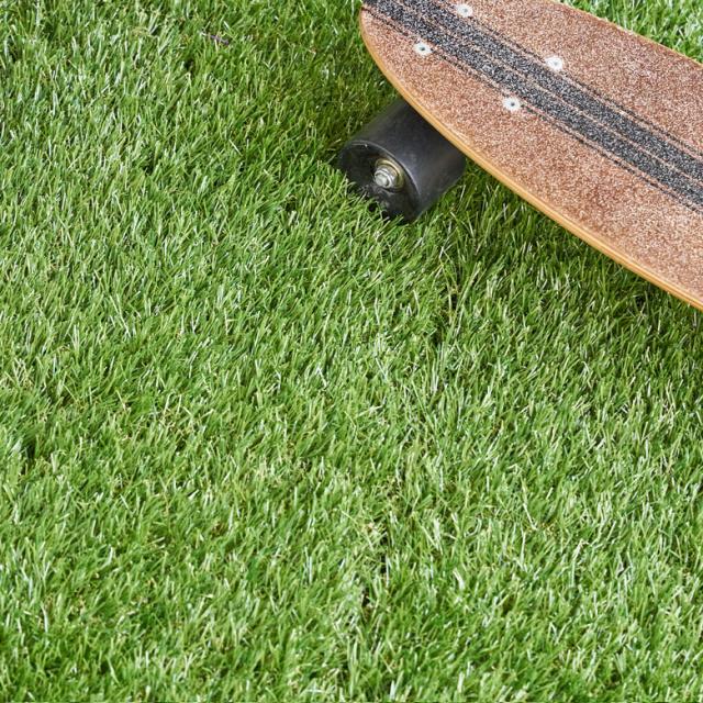 本物の芝生そっくりのジョイントタイル