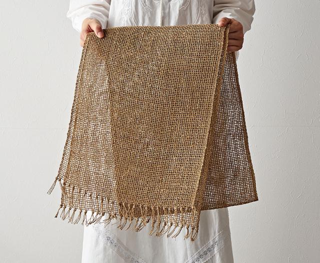 ダイニングテーブルにも使えるサイズ