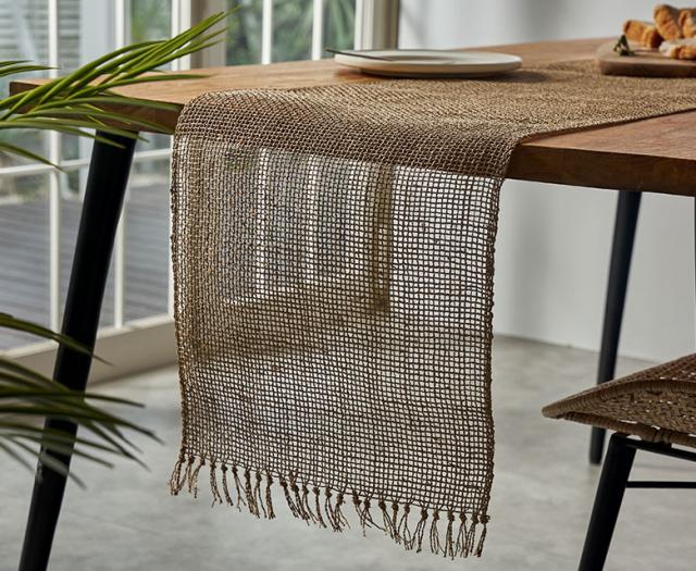 バリの職人のハンドメイド品で南国の雰囲気漂うリゾートインテリア