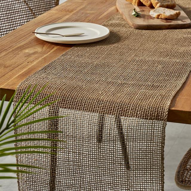 爽やかなムードでおしゃれなダイニングテーブルライナー