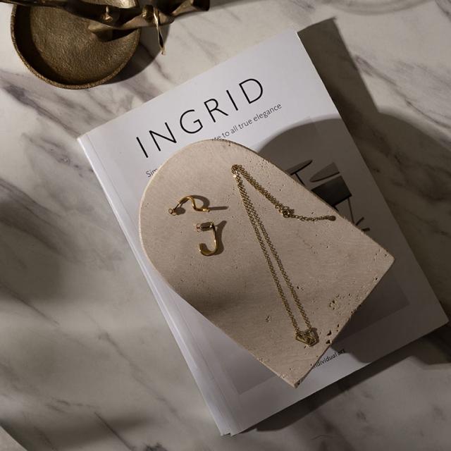 地球が長い歳月をかけて生み出した、天然石の豊かな風合い