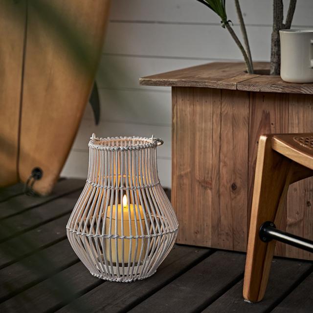 ラタンで編まれたランタン