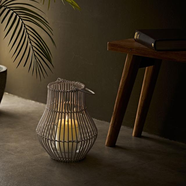 キャンドルを入れて幻想的な雰囲気に