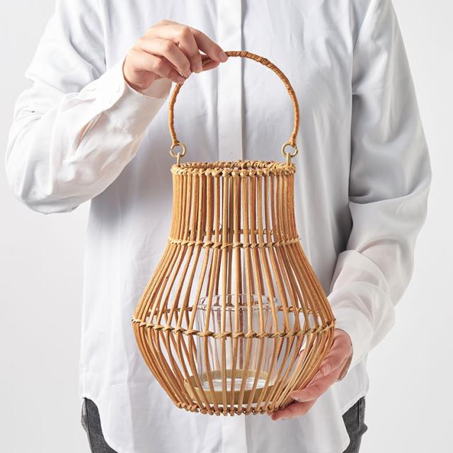 丈夫な天然素材のラタンを使用