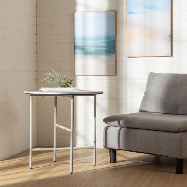 グレーのラウンドテーブル