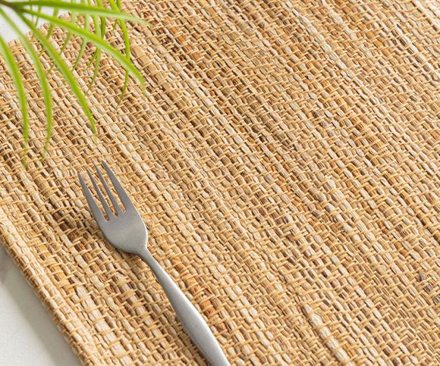 シンプルデザインのテーブルライナー