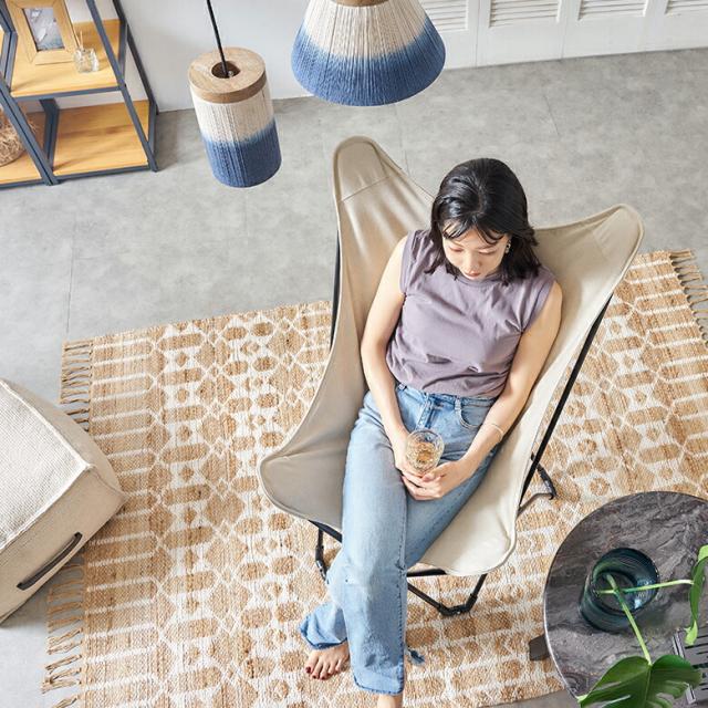 くつろぎ時間のお供にぴったりな、折り畳みチェア