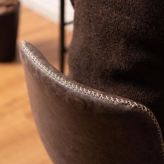 クロスステッチがアクセントになり、おしゃれ感をプラス