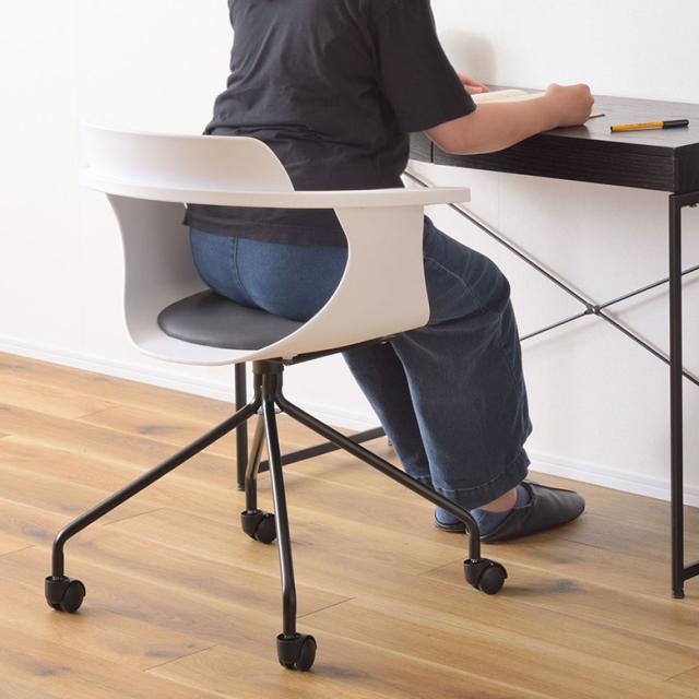 身体を包み込むような形で、背中にフィット