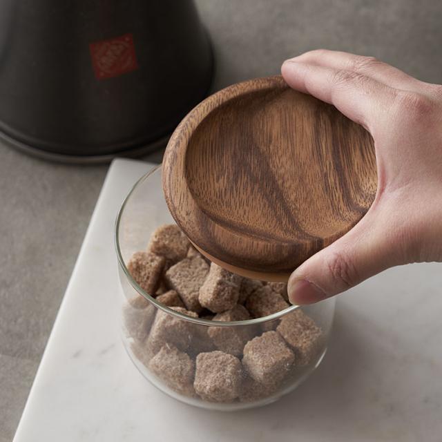 あたたかみのあるアカシアウッドの蓋