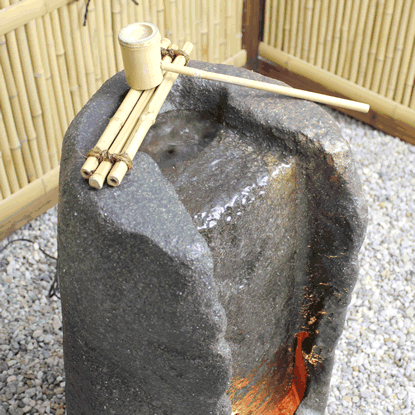 水琴窟 すいきんくつ つくばい 湧き水