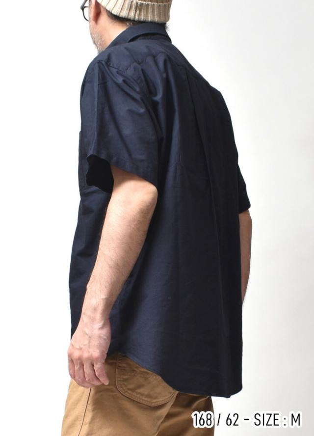 プルオーバーシャツ