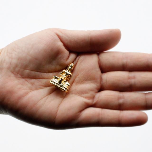 金色メッキの大日如来様のお守り