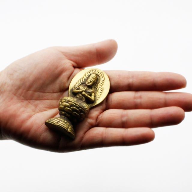 古美金色メッキの大日如来様の置物