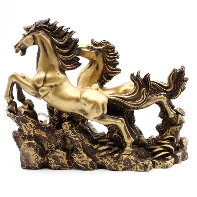 双馬の置物