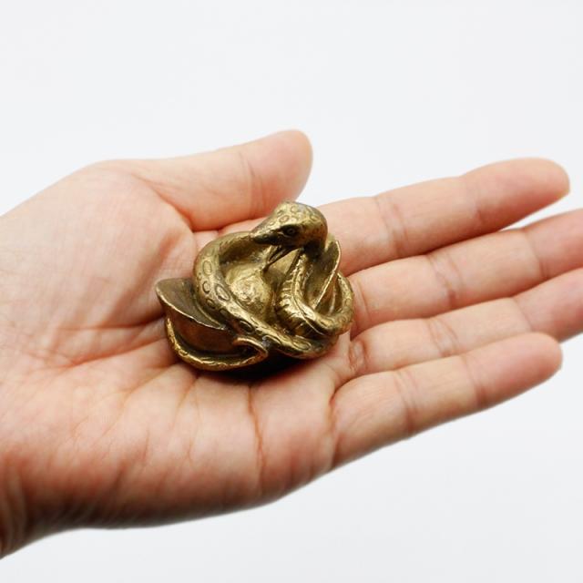 蛇(巳年)の置物