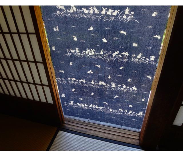 暖簾 norenn カーテン 間仕切り 仕切りカーテン スクリーン タペストリー 目隠し 和風暖簾 和風 和柄 和室 和モダン 和風モダン レース 日本 兎 うさぎ 風水 招福 藍色 紺 japanese nippon