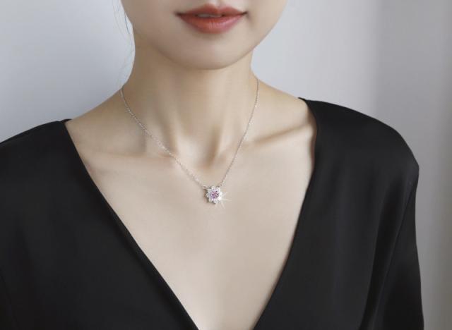 ピンク モアサナイト